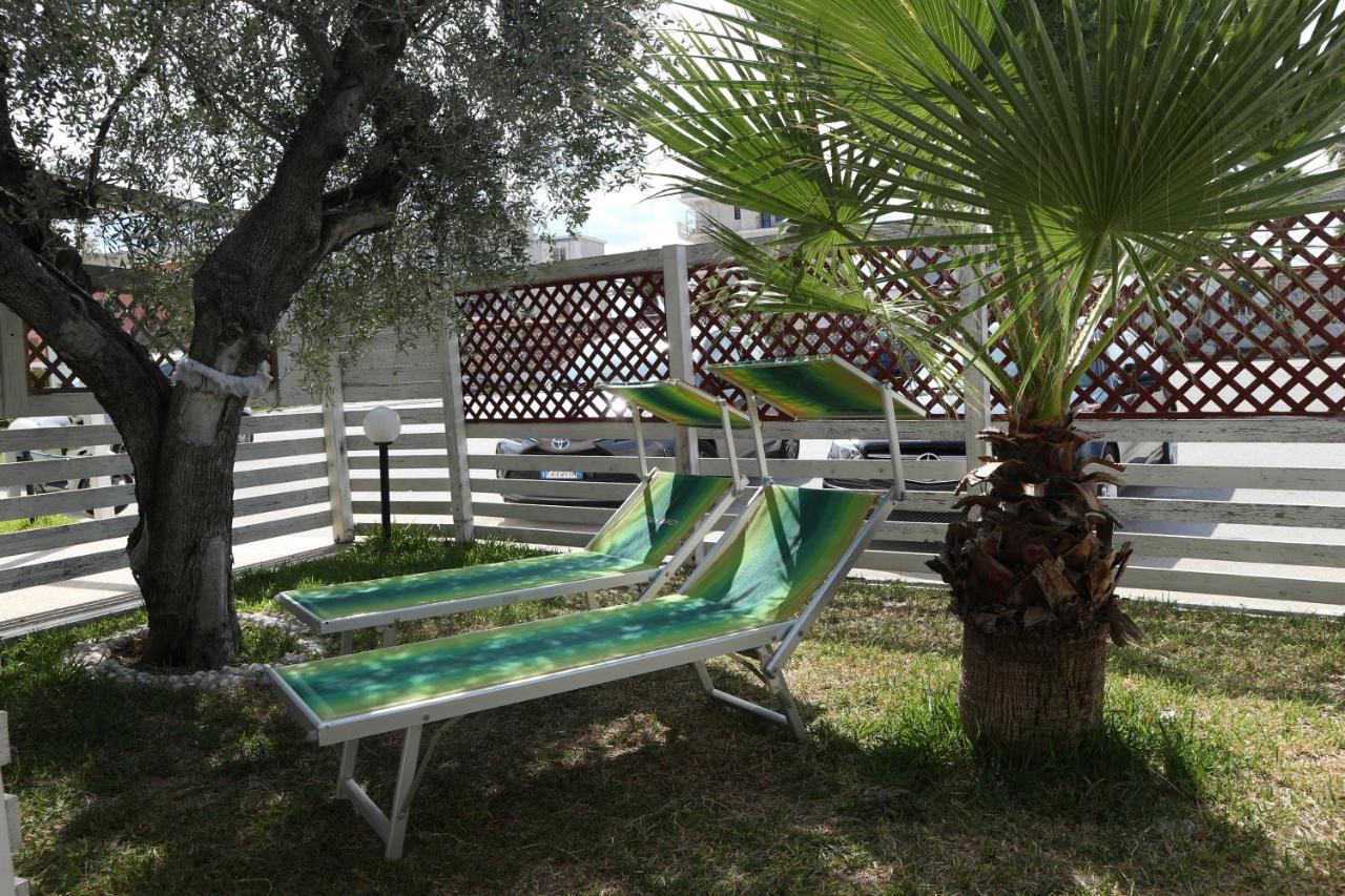 Torquemada Beach Club Margherita Di Savoia Eksteriør bilde