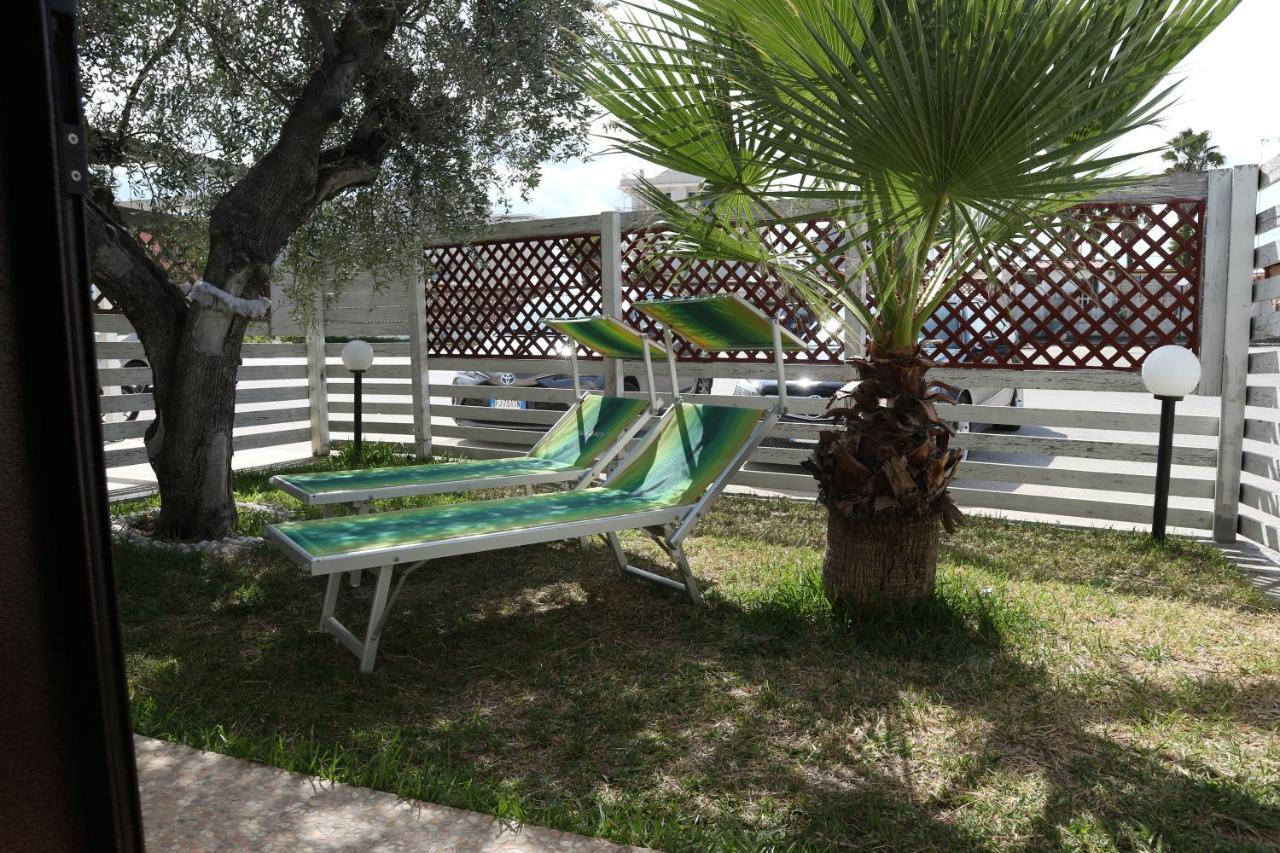 Torquemada Beach Club Margherita Di Savoia Eksteriør bilde